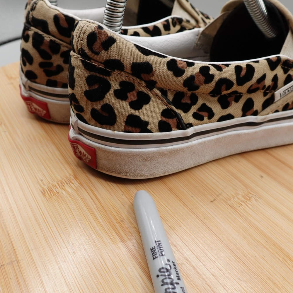 Vans Shoes Womens 8 Tan Leopard Print Classic Slip On Sneakers Low Top Flaw - Picture 4 of 10